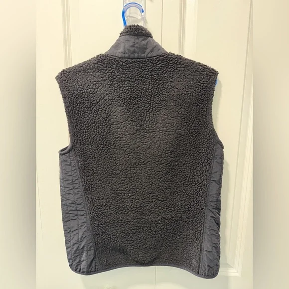 Patagonia Ladies Black Sherpa Fleece - Picture 2 of 4